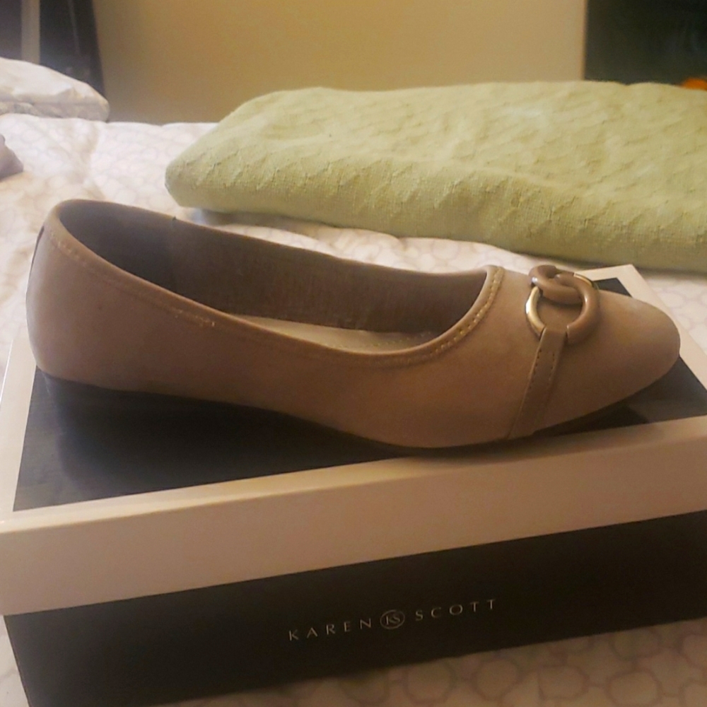 Karen Scott flats